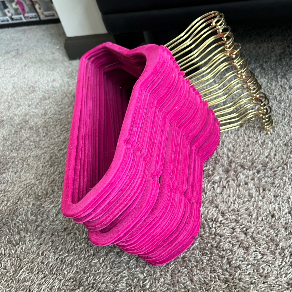 32 magenta gold hooked velvet hangers